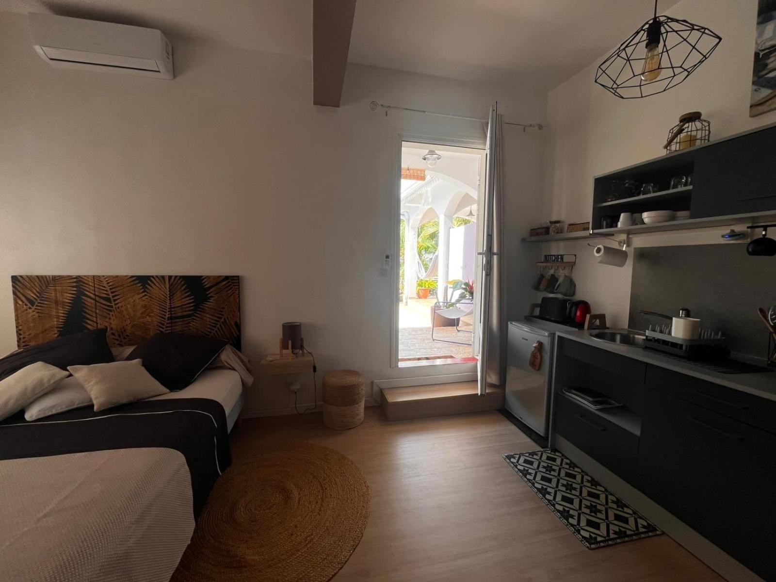 Studio Cosy Avec Piscine Dans Une Villa Saint-Denis Exteriér fotografie